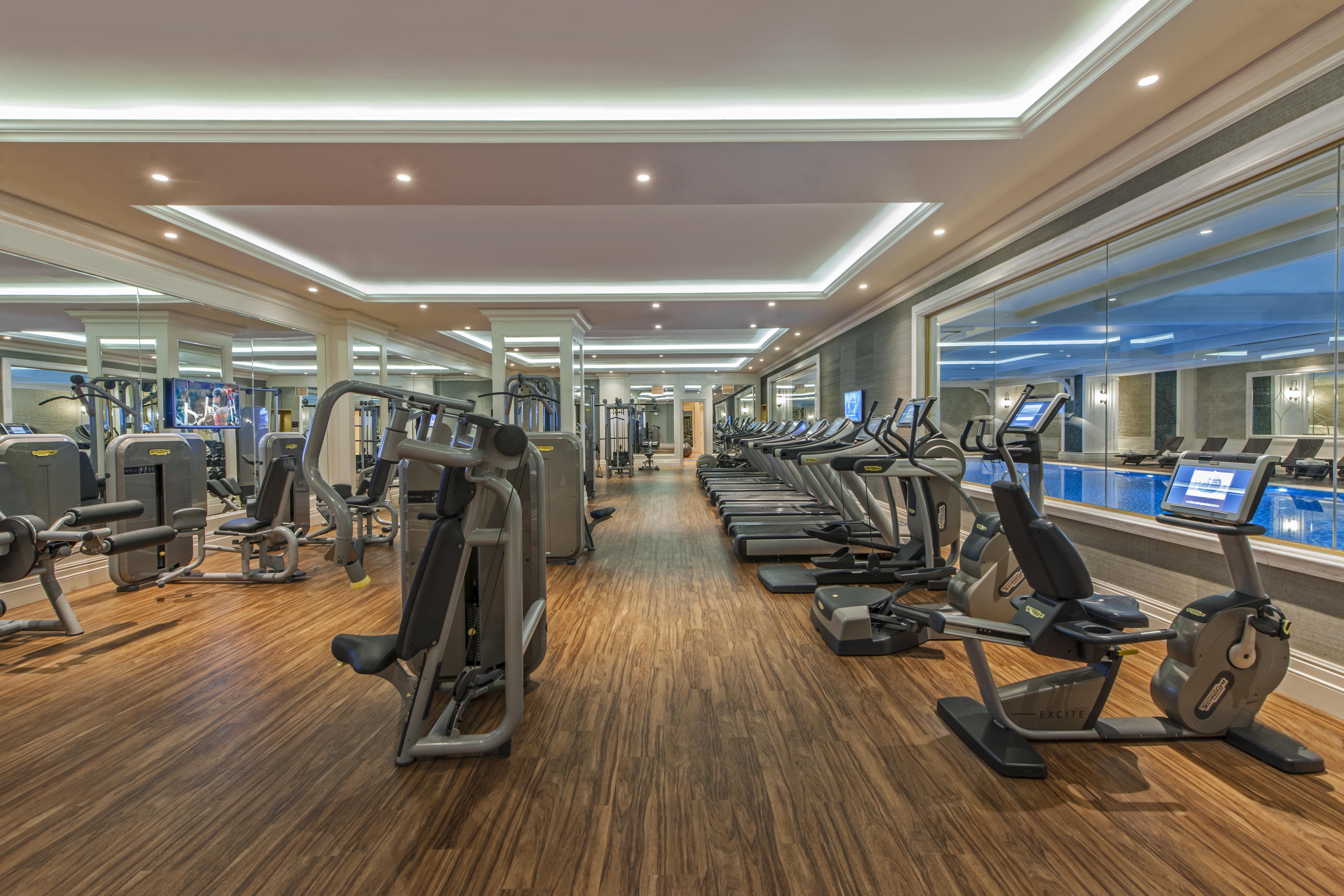 精英世界商务酒店 伊斯坦布尔 外观 照片 The gym at the hotel