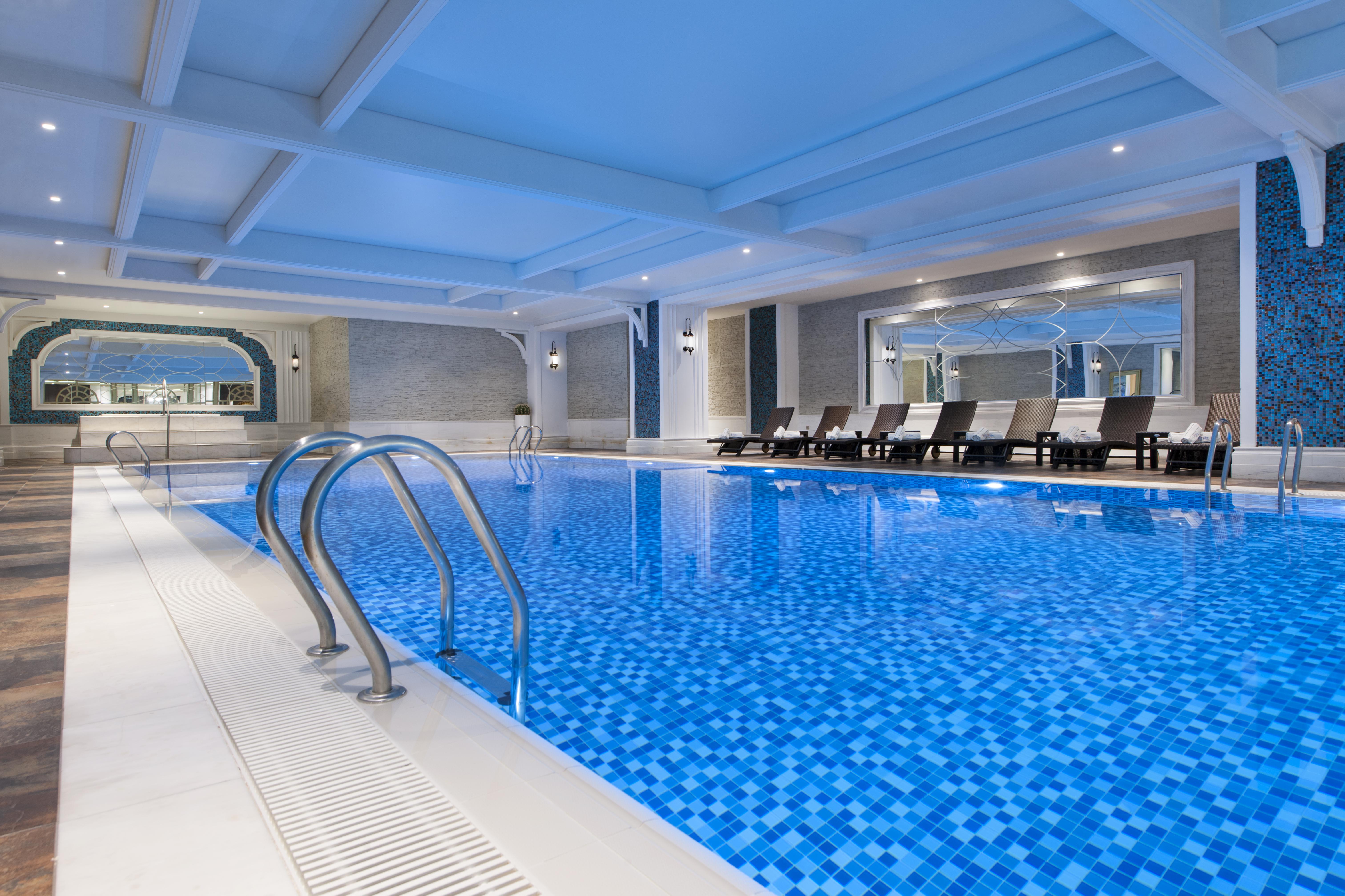 精英世界商务酒店 伊斯坦布尔 外观 照片 Indoor pool