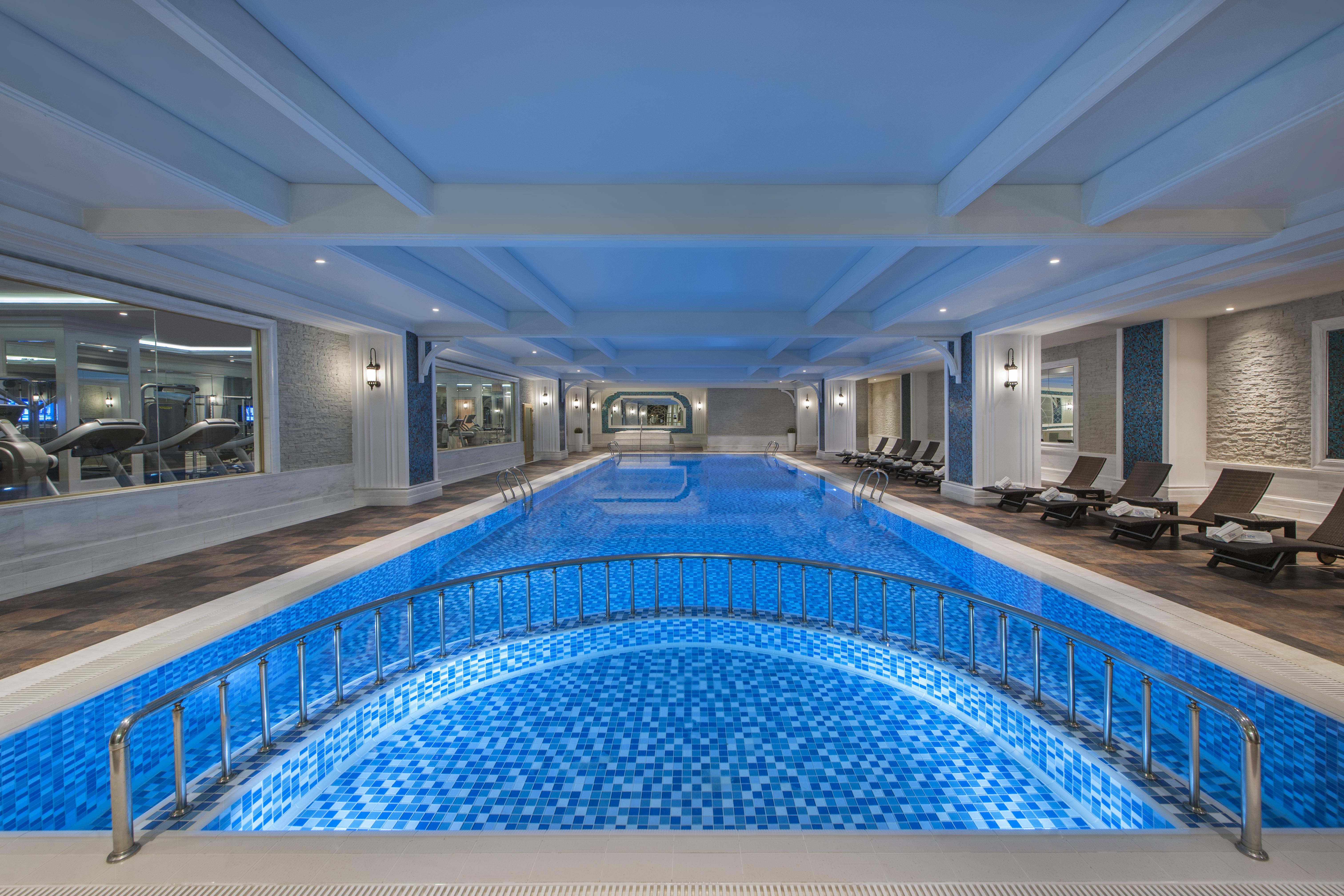 精英世界商务酒店 伊斯坦布尔 外观 照片 Indoor pool